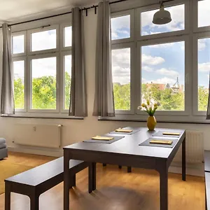 central-3br-big-living-room-next-to-u-station.find-berlin-hotels.com/